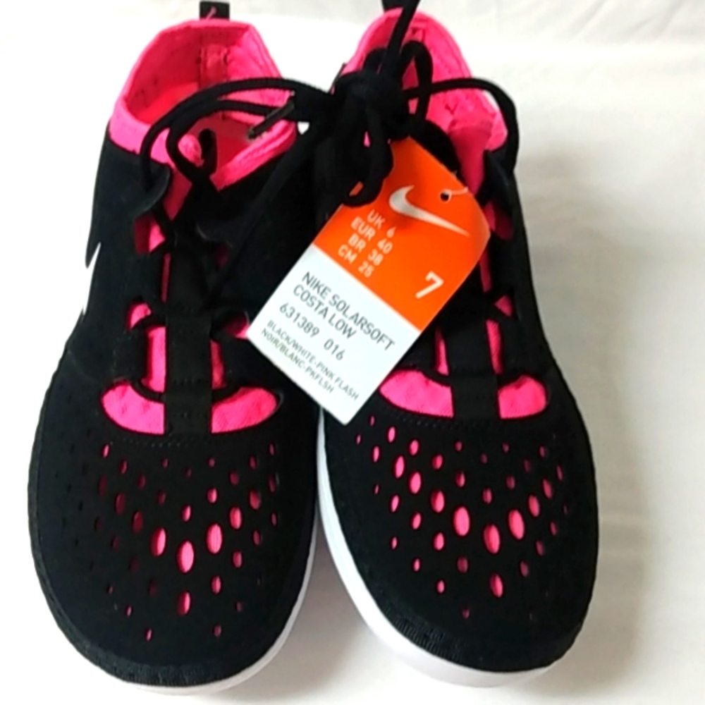 Nike NWT Size 7 black/white-pinkflash